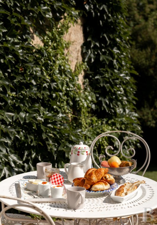 A 15th-century family chateau in the Auxois region of the Côte-d'Or - photo  n°2